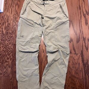 Arcteryx Palisade Beige Lightweight Nylon Pants Built in Belt 32x32 Cargo Style